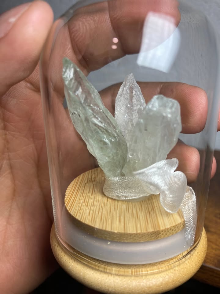 💚 Prasiolita Natural en Cúpula de Cristal 🌿