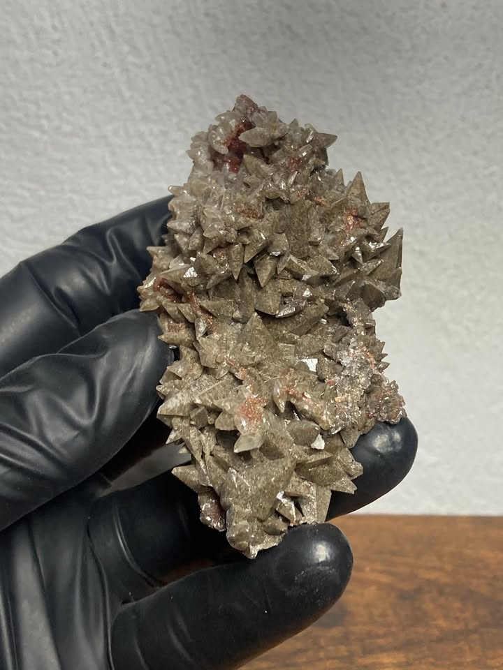 💎 Calcita “diente de perro” — cluster natural de cristales