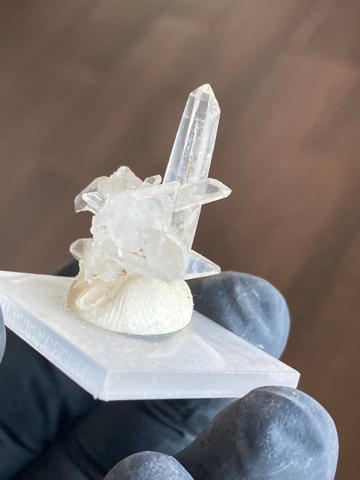 ✨ Cluster natural de cuarzo – mini cristales definidos