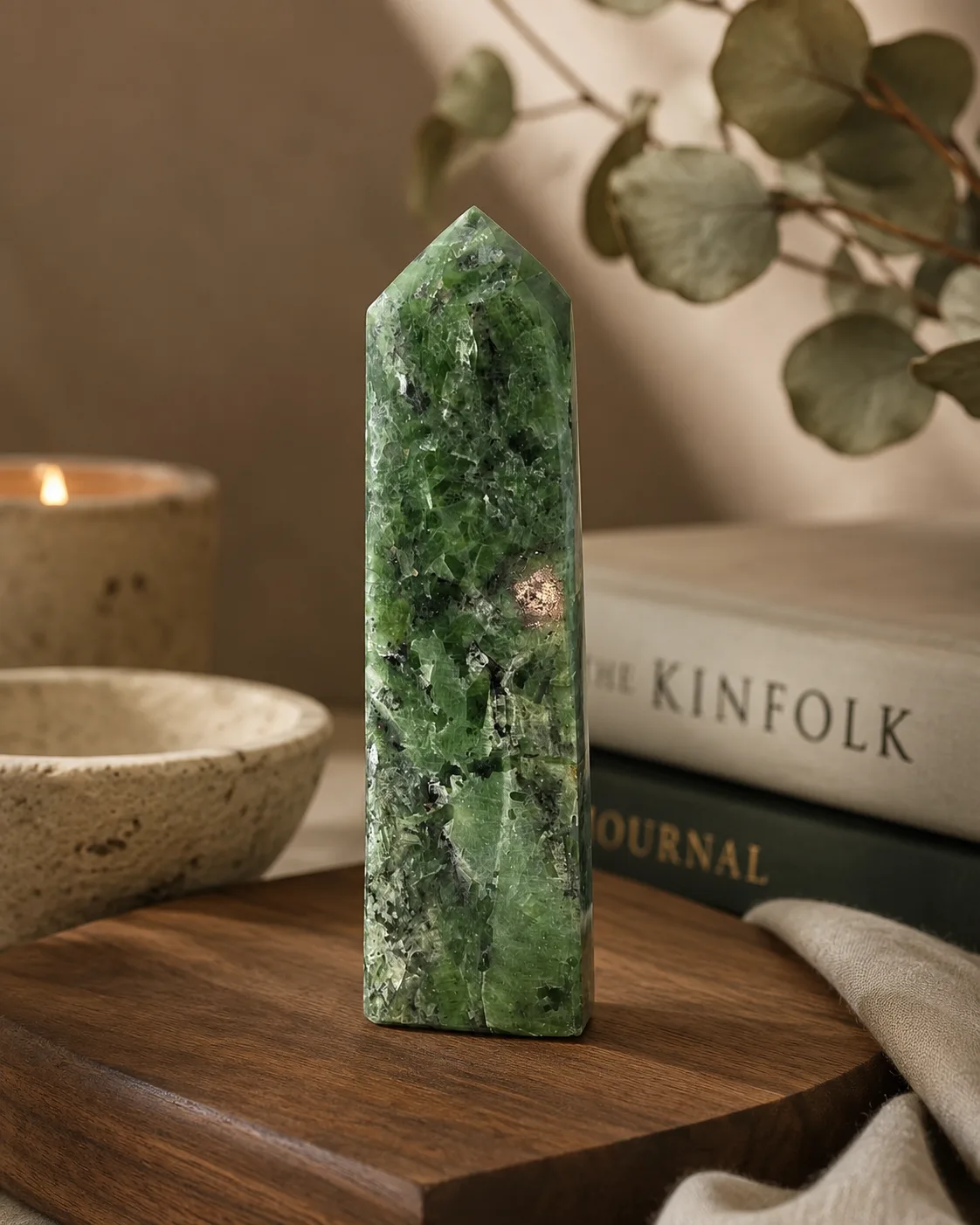 Torre de Diópsido Verde con Fragmentos de Pirita | Mineral Natural de 8.5 cm