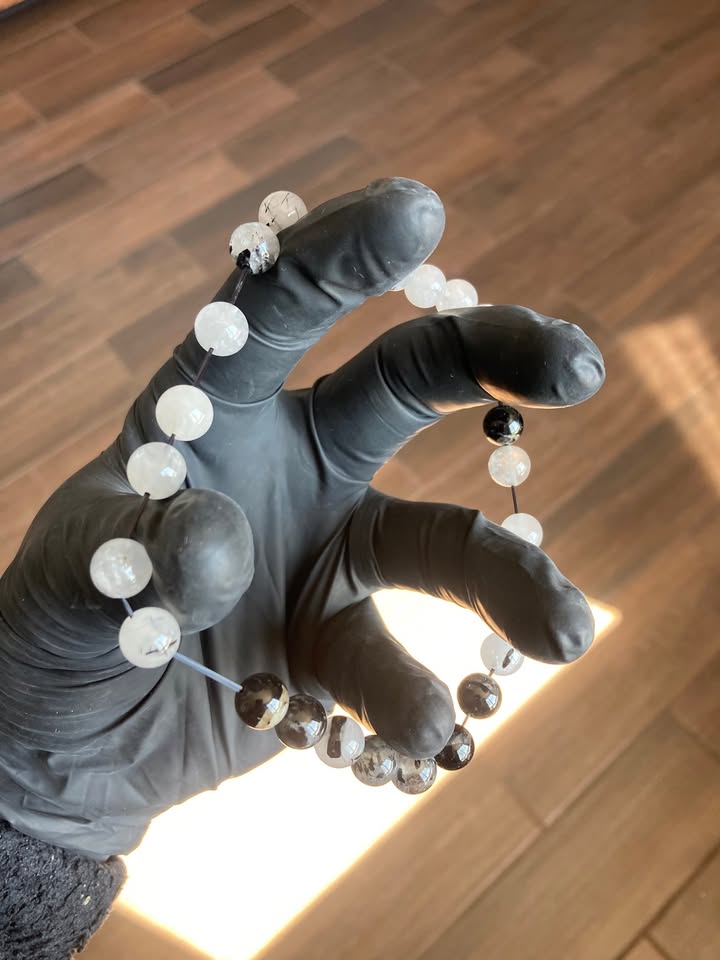 Pulsera Cuarzo Blanco con Turmalina (8mm - hilo elástico)