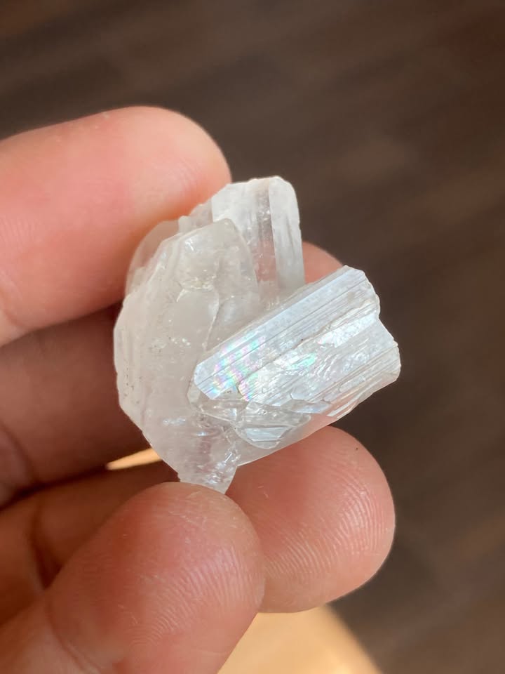 Cuarzo blanco con Manganocalcita (Fuerte fluorescencia en color rojo 🔴)