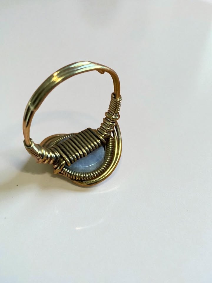 Anillo ajustable con Piedra Luna