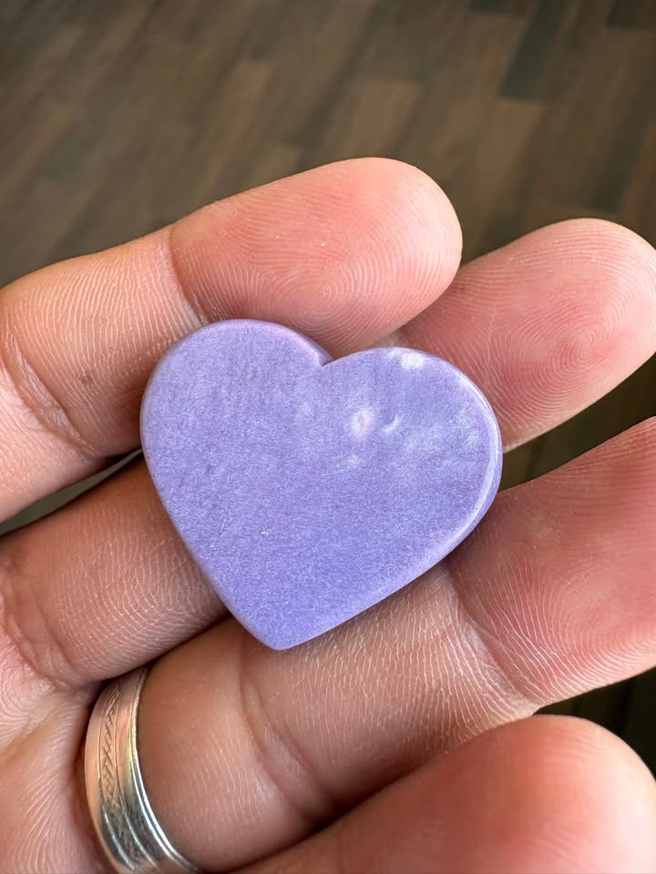 💜 Charoíta pulida en corazón